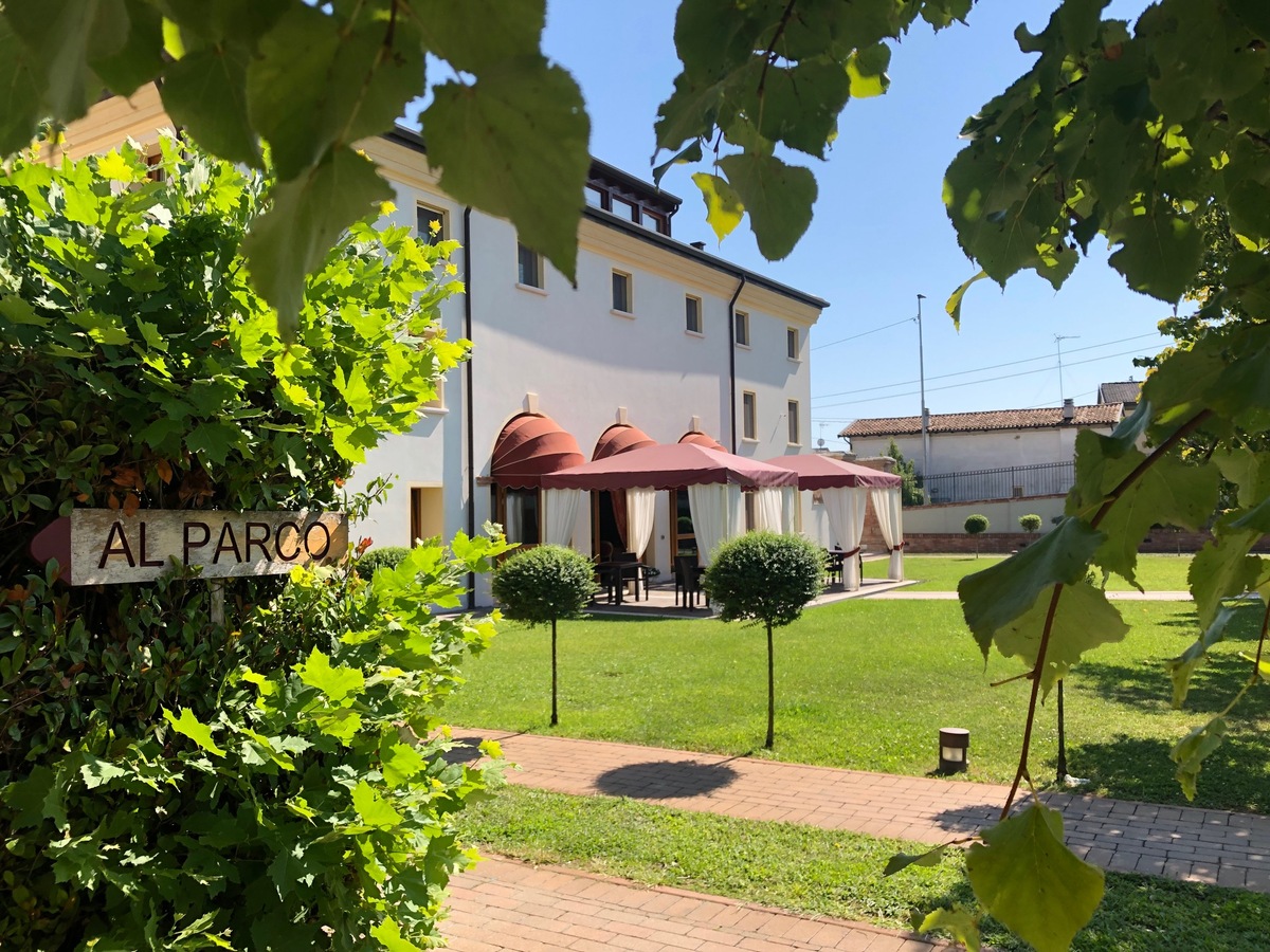 Albergo Antica Corte Marchesini in Campagna Lupia, Italy